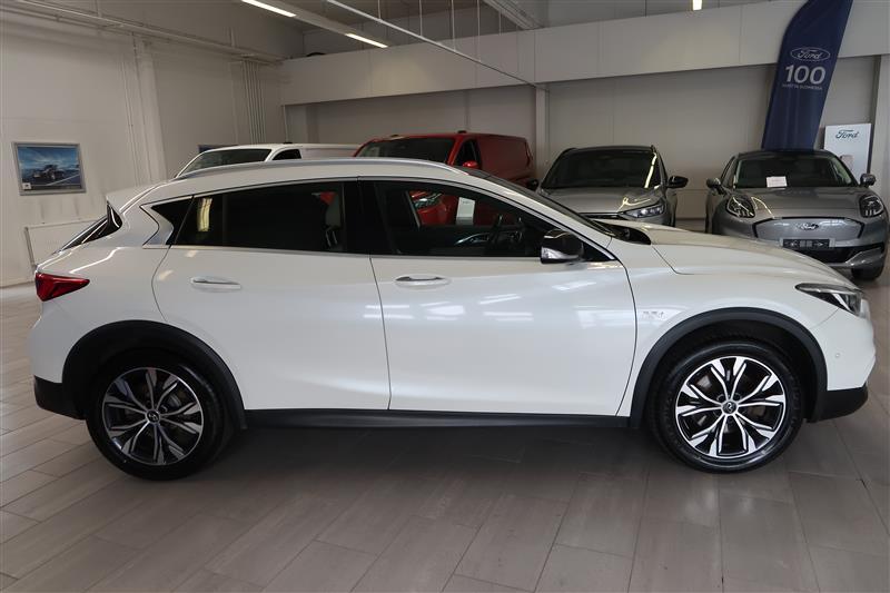 Infiniti QX30 2.2d Premium Tech AWD DCT 2017, kuva 4/17