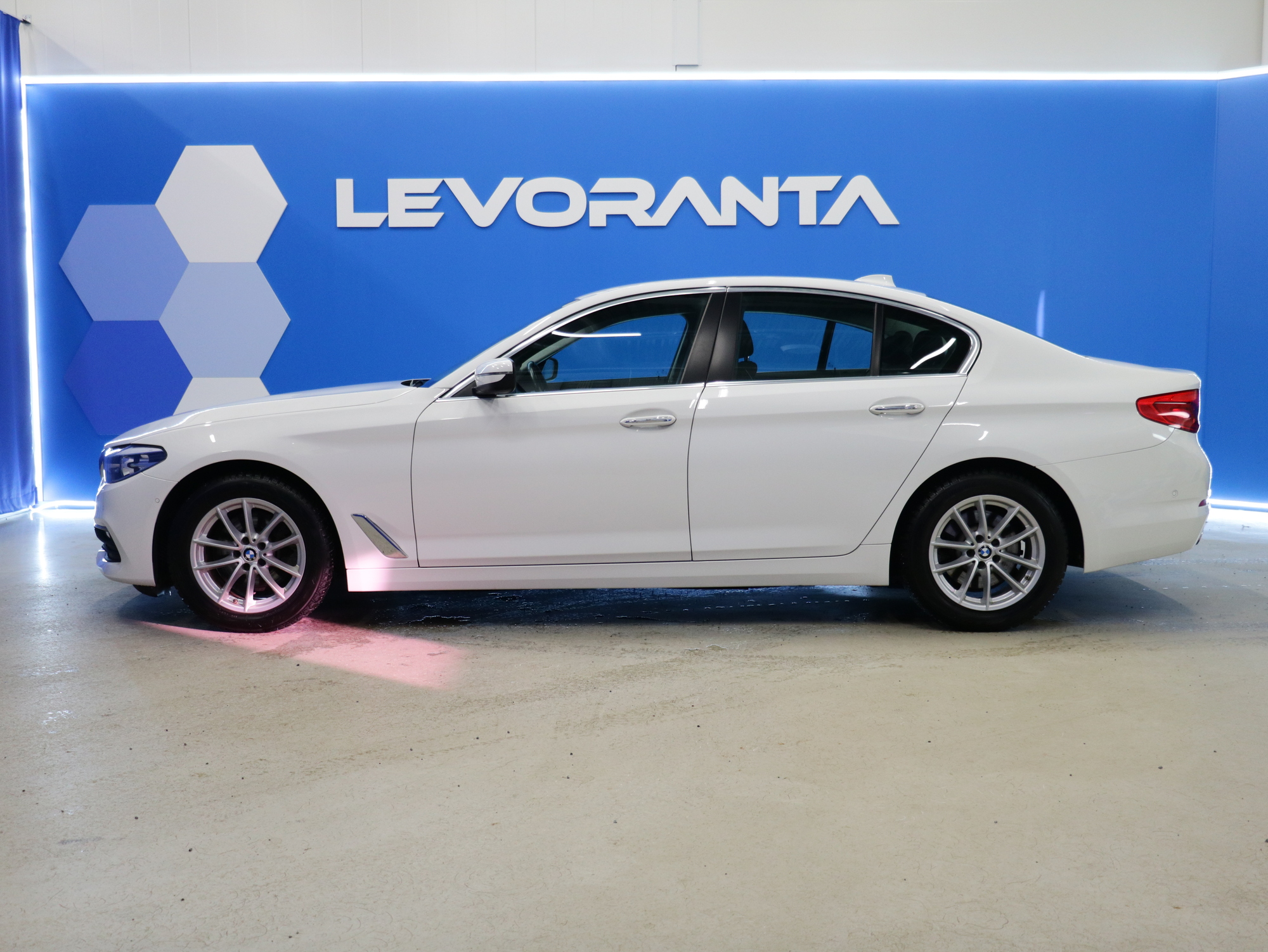 BMW 520 G30 Sedan 520d A xDrive Business 2018, kuva 4/33