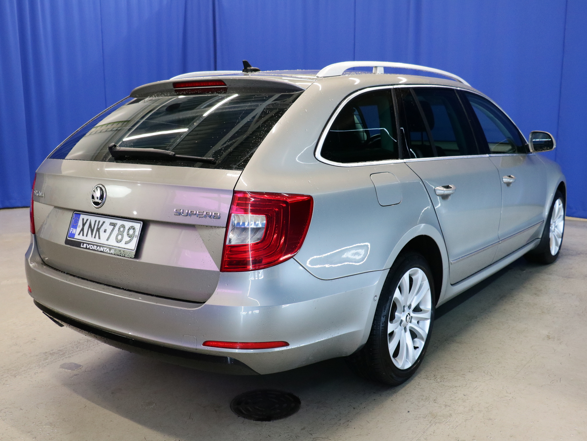 Skoda Superb 2015, photo 6/23