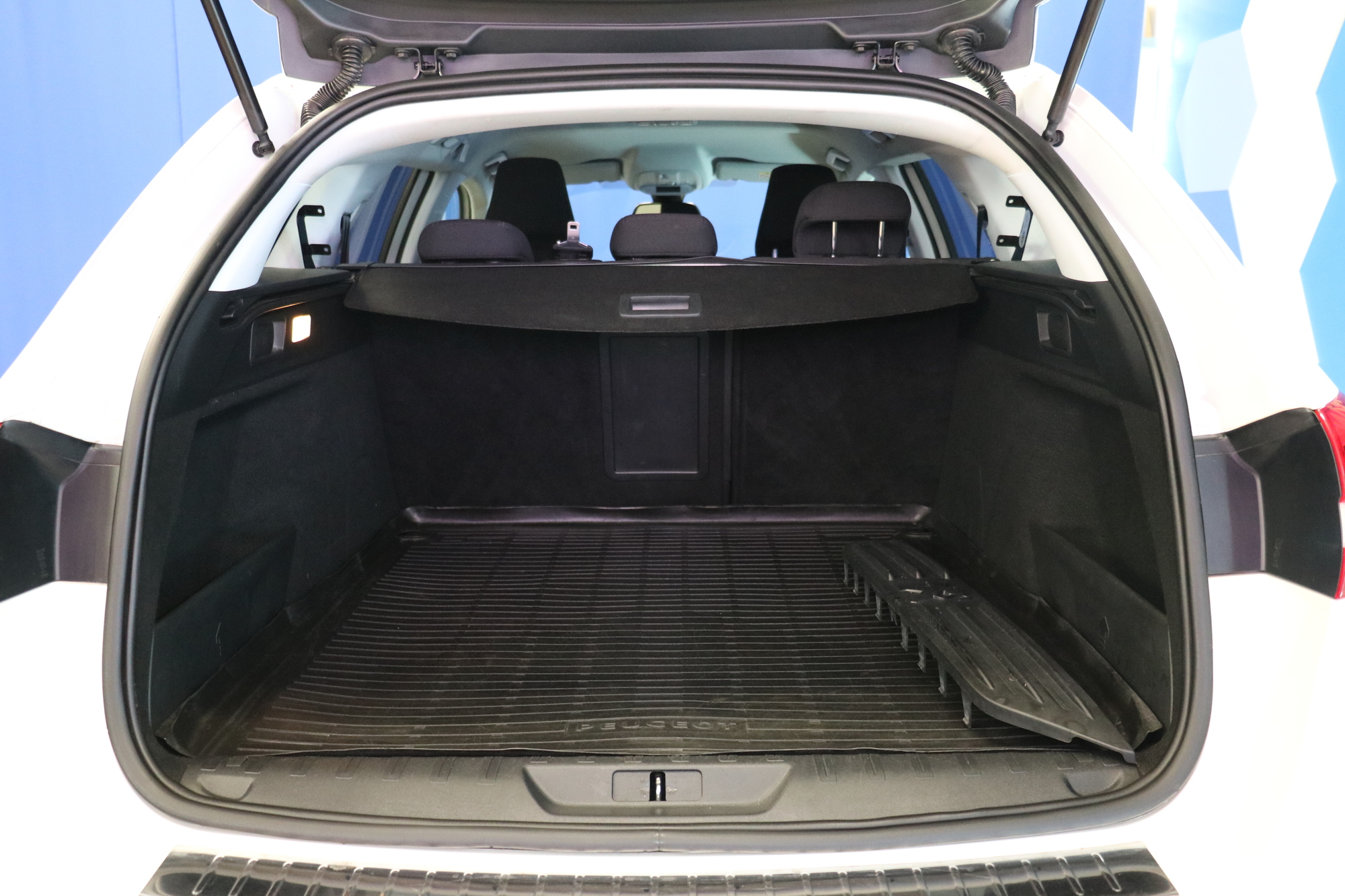Peugeot 308 2018, kuva 7/20