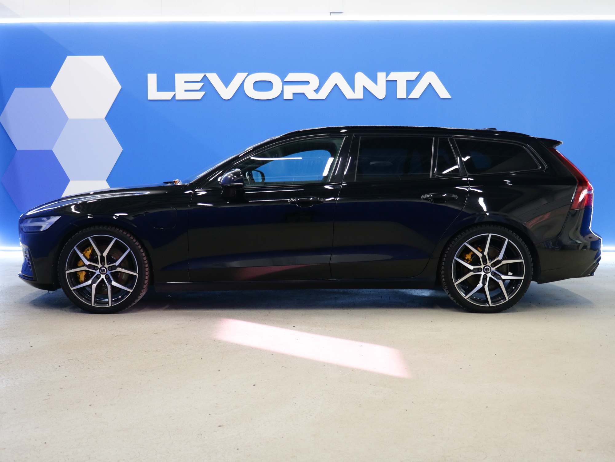 Volvo V60 2021, photo 4/37