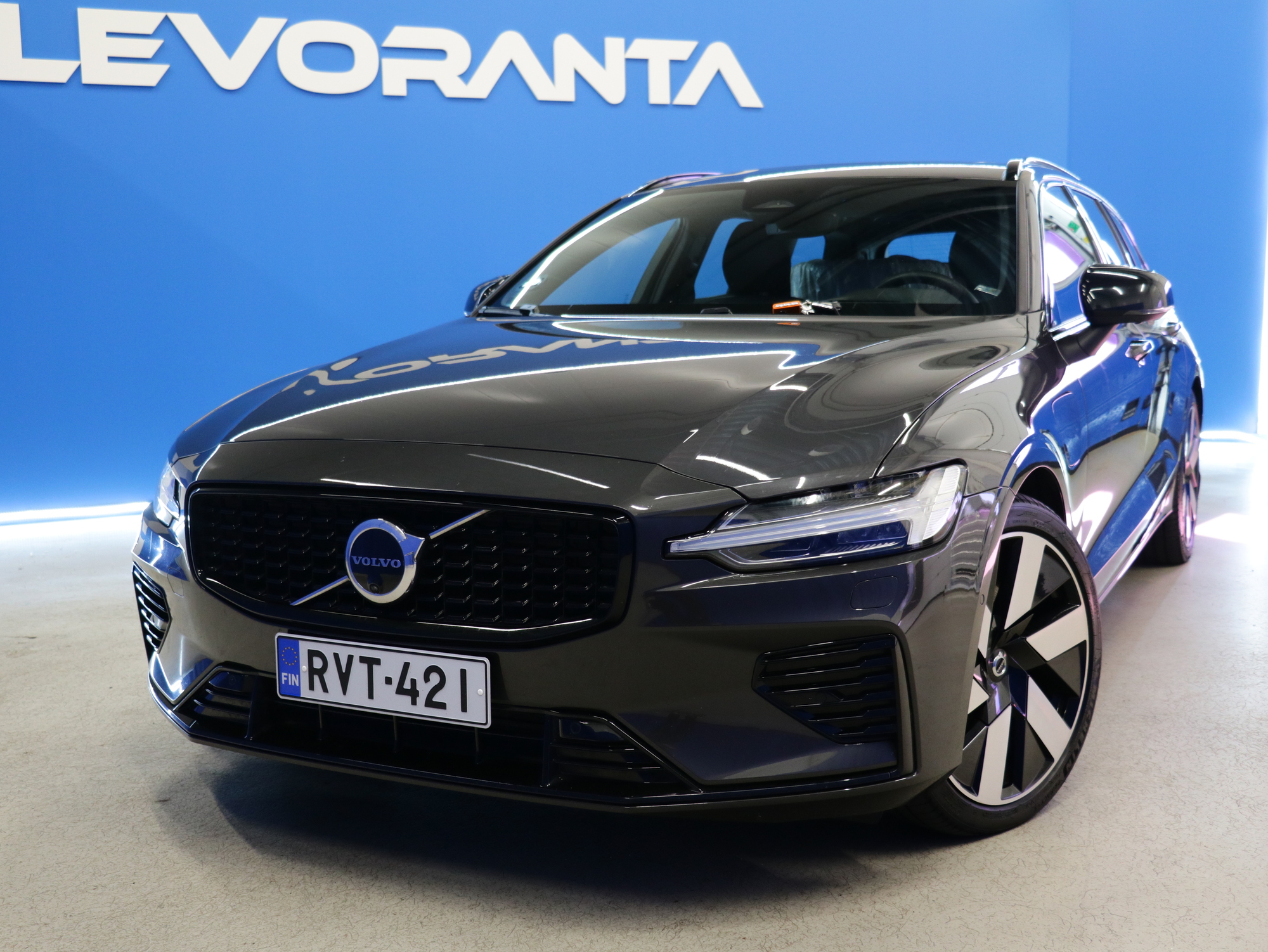 Volvo V60 2024, photo 2/38
