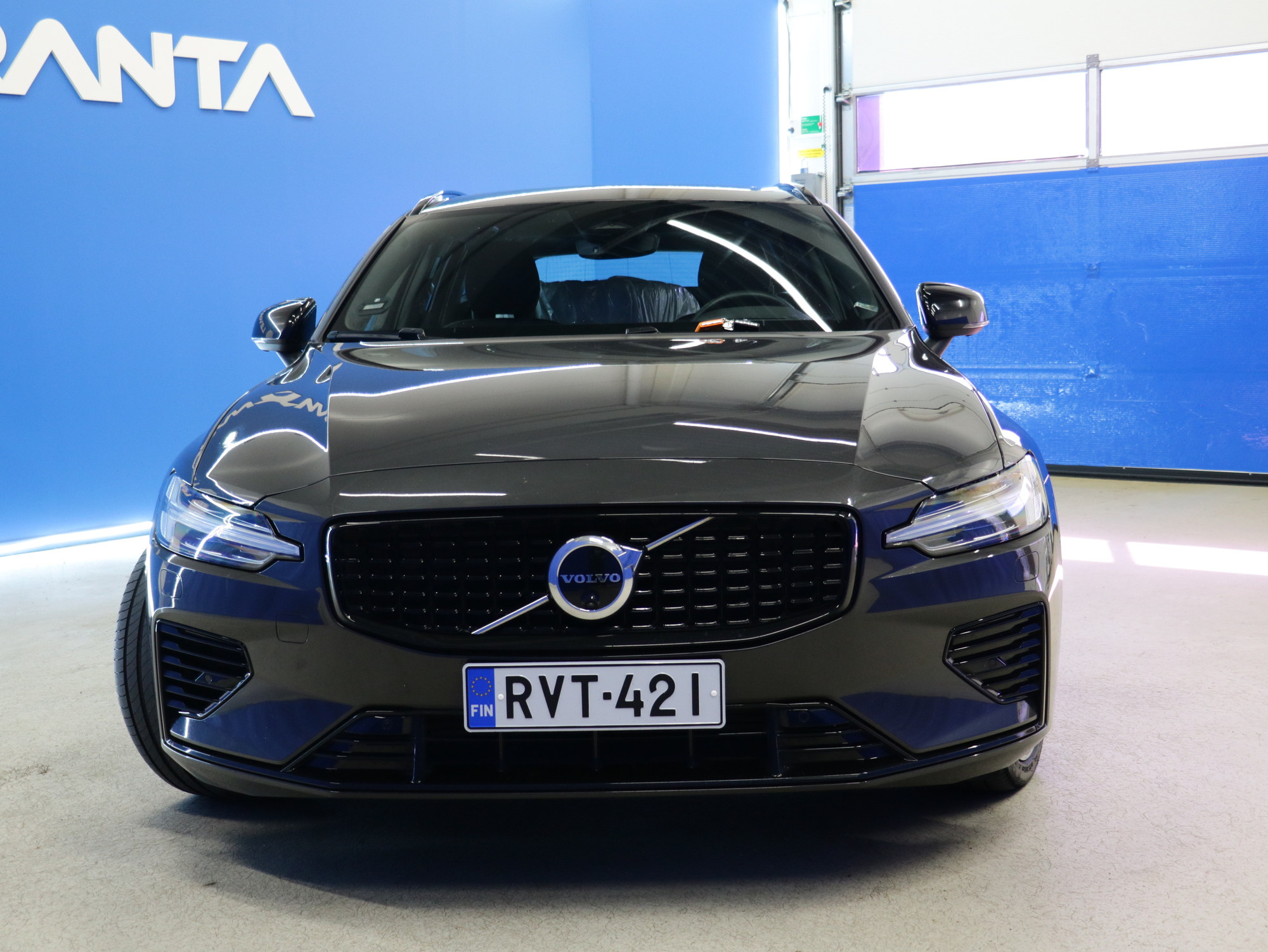 Volvo V60 2024, photo 3/38