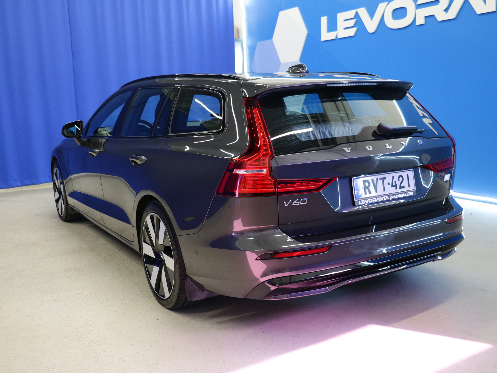 Volvo V60 2024, photo 5/38