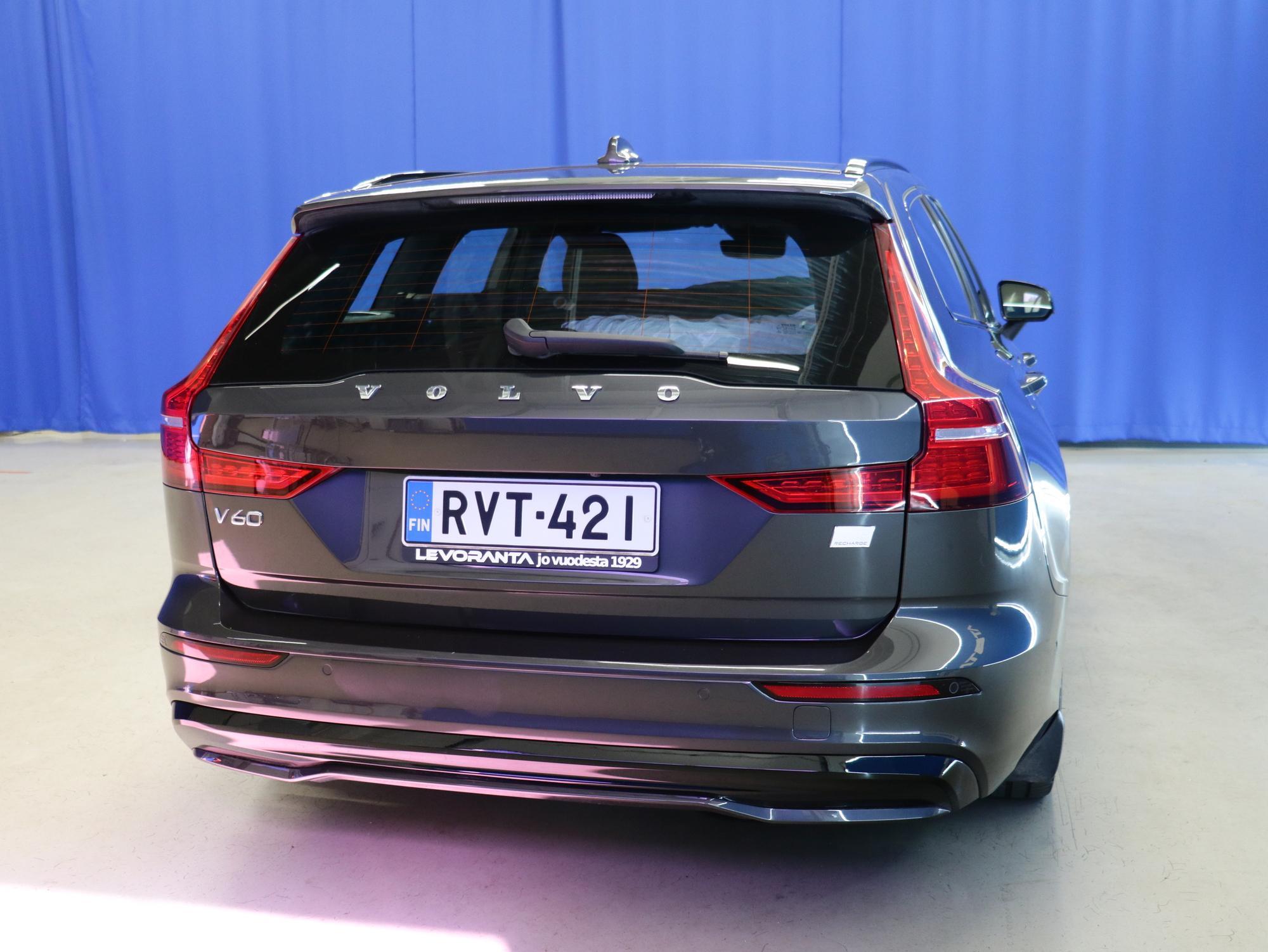 Volvo V60 2024, photo 6/38