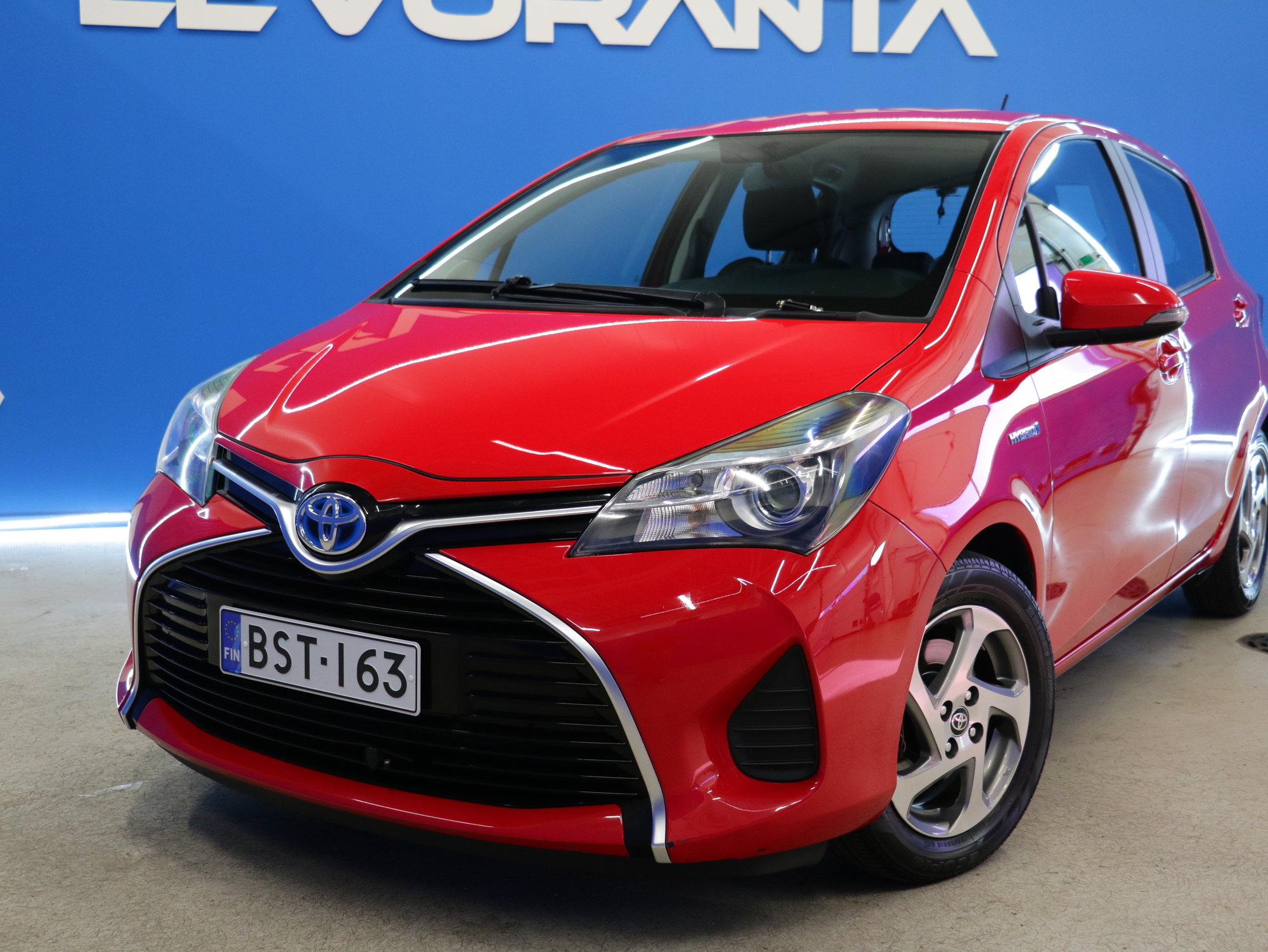 Toyota Yaris 1,5 Hybrid Active 5ov 2015, kuva 2/32