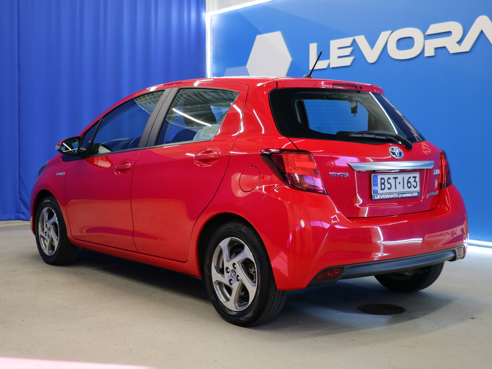 Toyota Yaris 1,5 Hybrid Active 5ov 2015, kuva 5/32