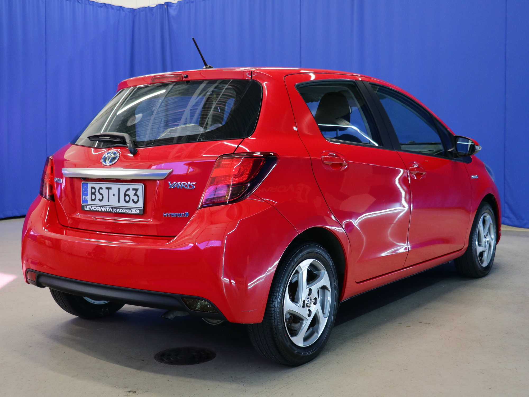 Toyota Yaris 1,5 Hybrid Active 5ov 2015, kuva 7/32