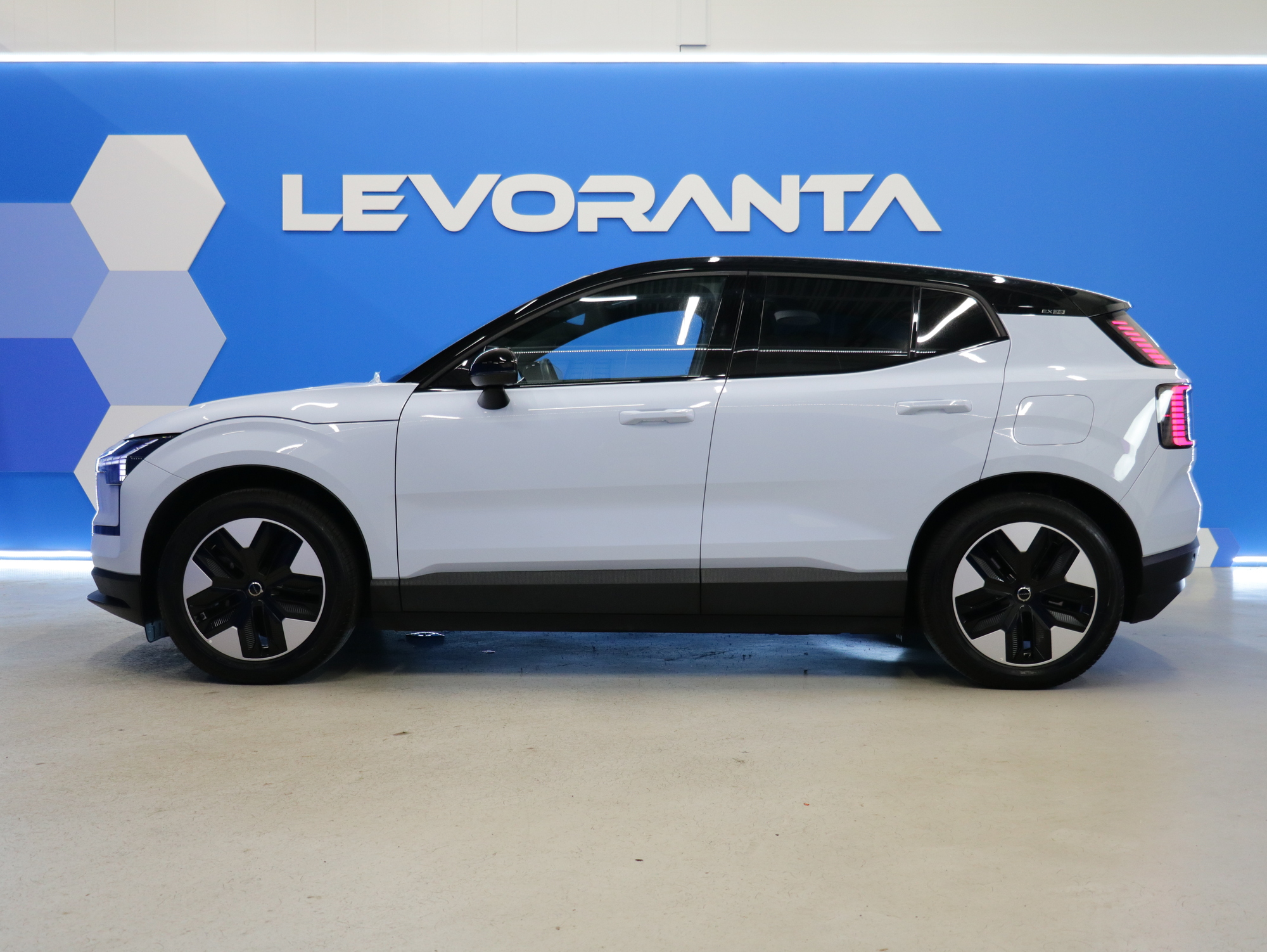 Volvo EX30 Single Plus 2024, photo 4/32