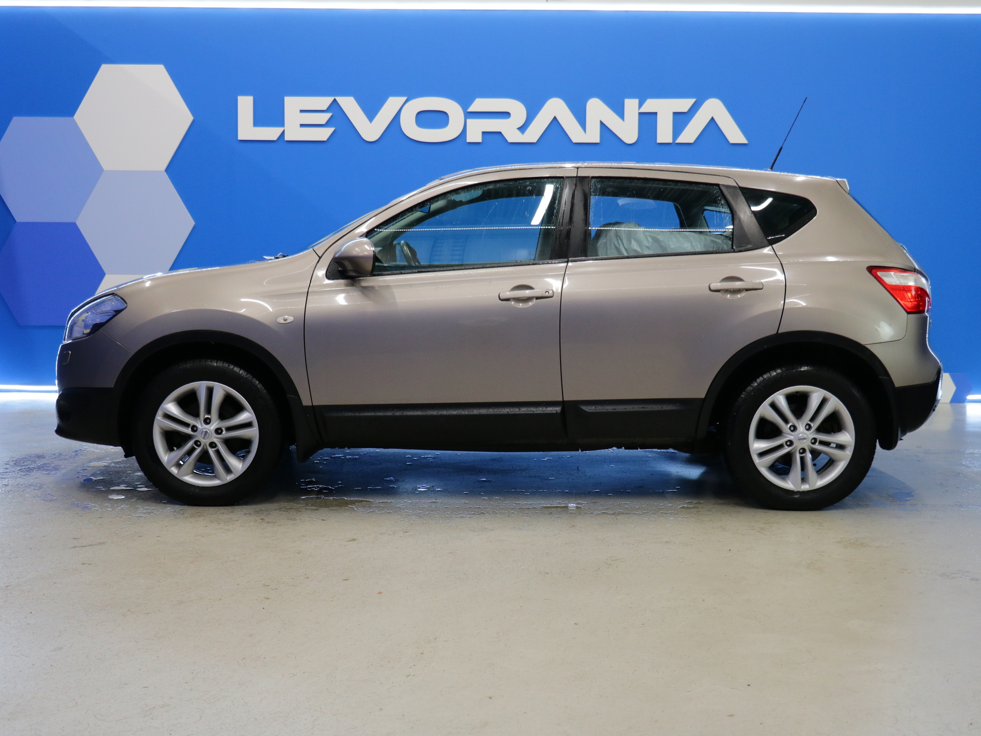 Nissan Qashqai 1,6L Acenta 2WD CVT 2012, photo 4/32